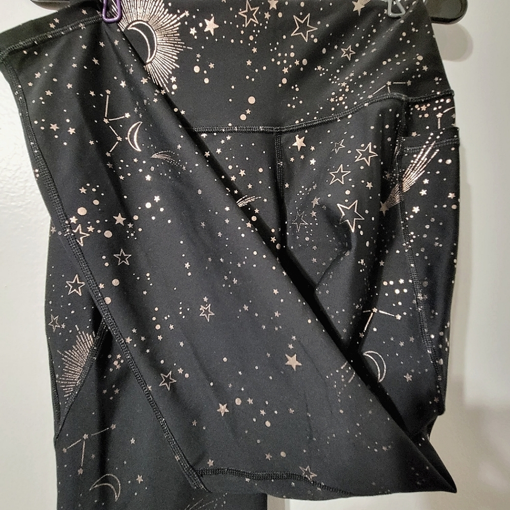 Old Navy Go Dry Elevate high waist legging/sm/metallic celestial print